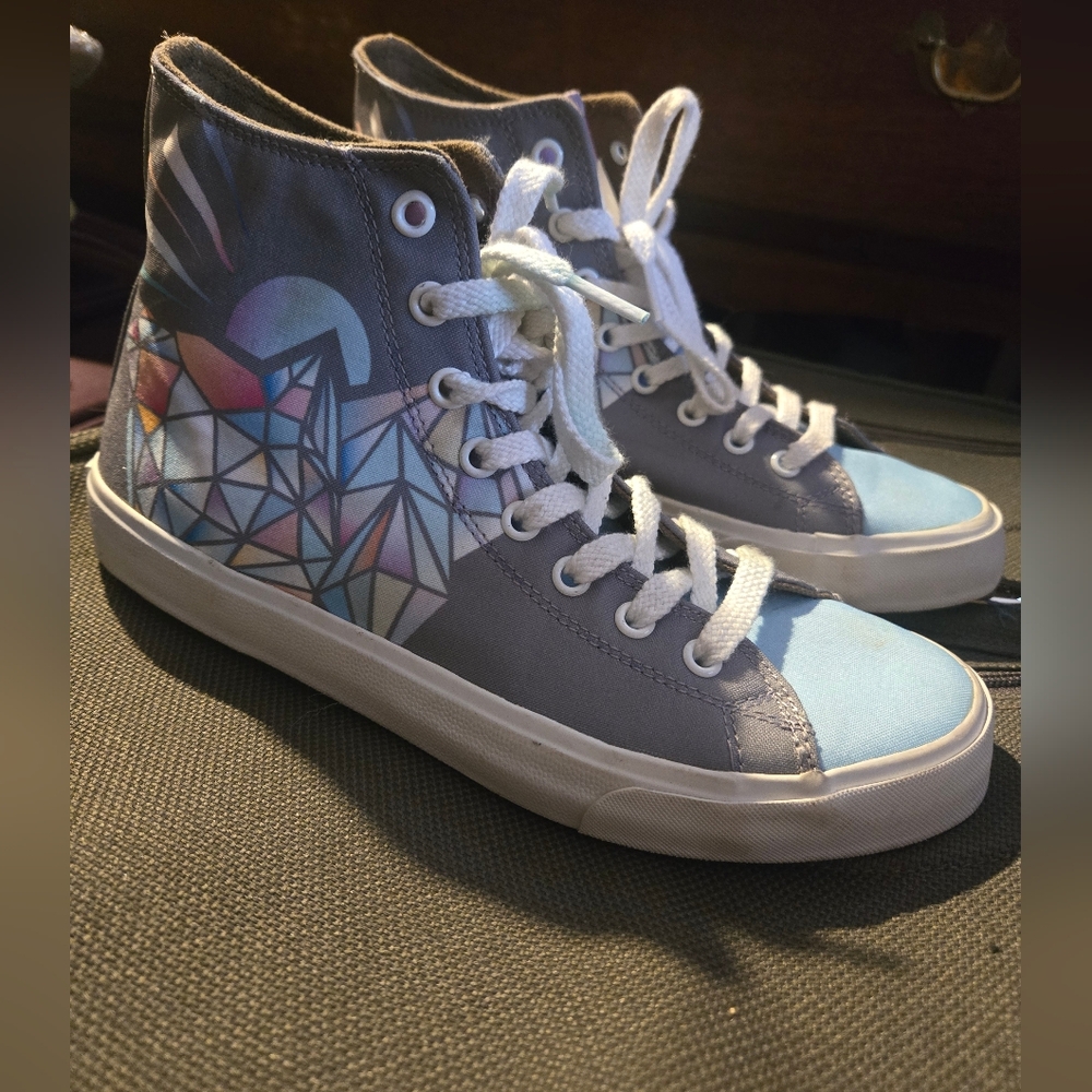 Inkkas High-Top Sneakers with Gray and White Design